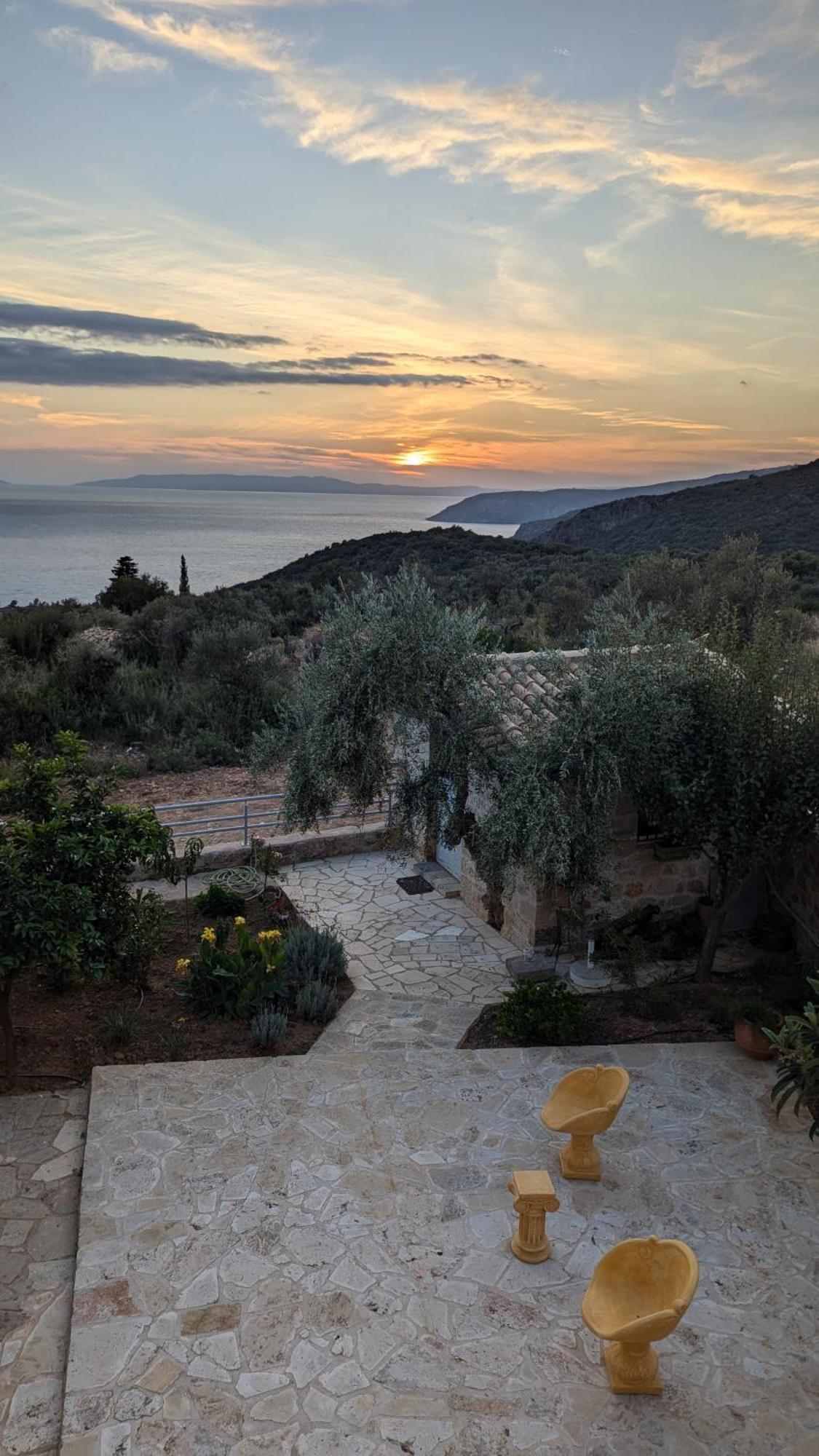 Magnificent, Authentic Private Villa Kardhamili Esterno foto